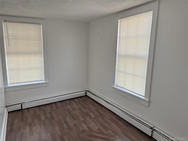 Building Photo - 6 Glenmere Ave