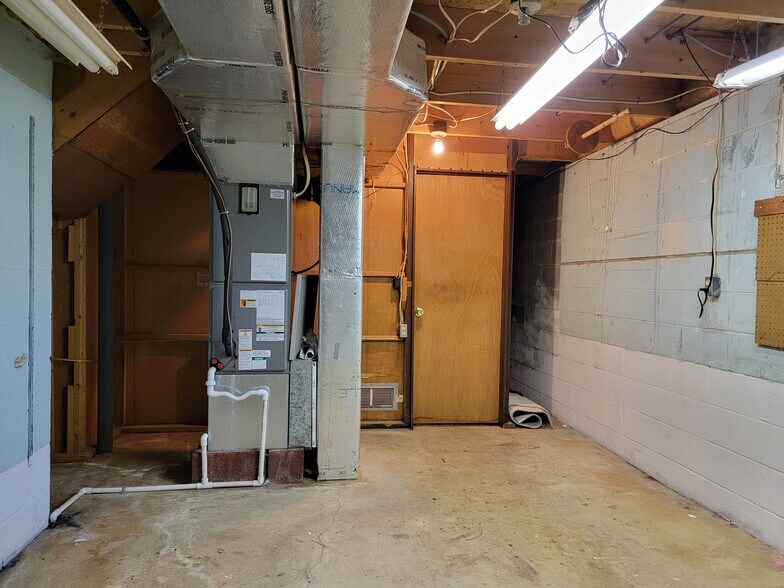 Building Photo - 119 Tom Ave