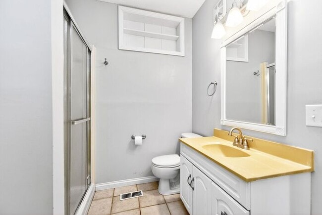 Building Photo - Beautiful Home surrounded by nature!