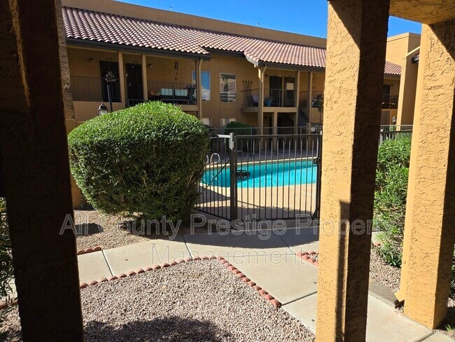 Building Photo - 1831 W Mulberry Dr