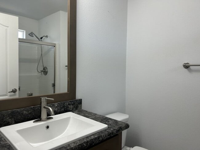 Building Photo - 1601 S Sandhill Rd