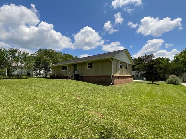 Building Photo - 8919 Yarmouth Dr