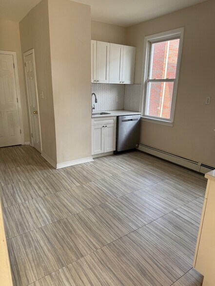 Building Photo - 92 Maple St