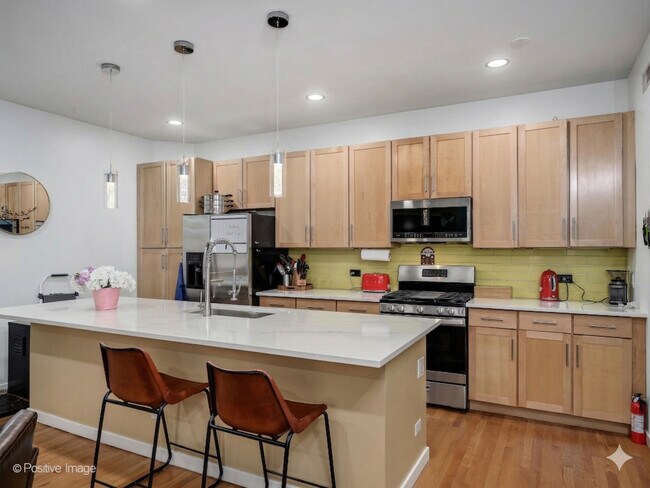 Building Photo - 2828 N Talman Ave