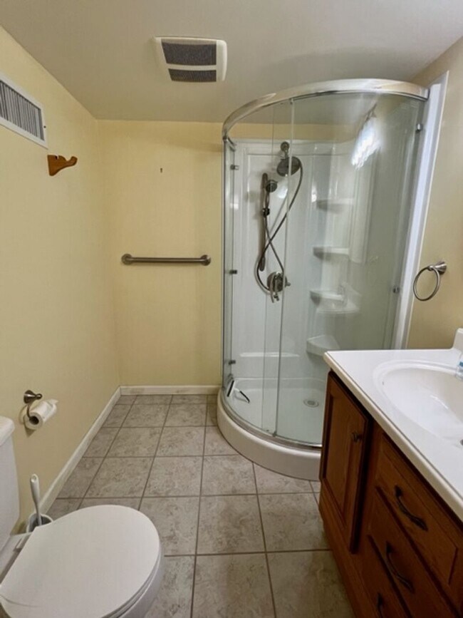 Building Photo - Black Mountain Rental