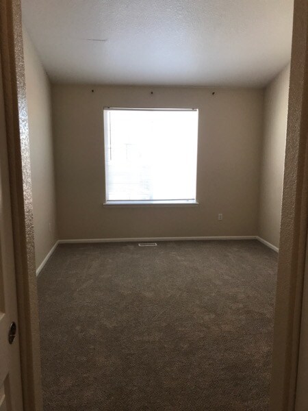 Building Photo - Beautiful 2BD/2BA Luxury Town Home! AVAIL 8/14