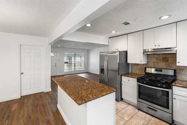 Building Photo - 9005 Gabriel St