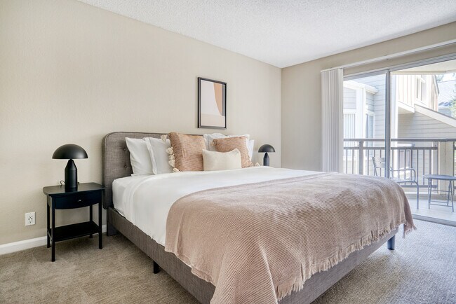 Building Photo - 141 Saratoga Ave