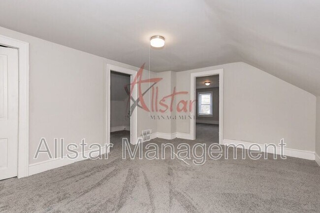 Building Photo - 3235 Erin Ave