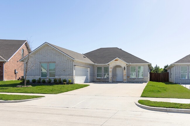 Primary Photo - 266 Rutgers Ave