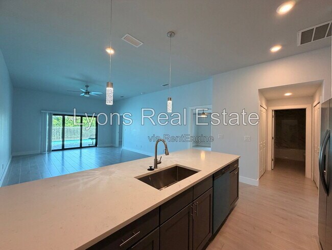 Building Photo - 231 SW 47th Terrace