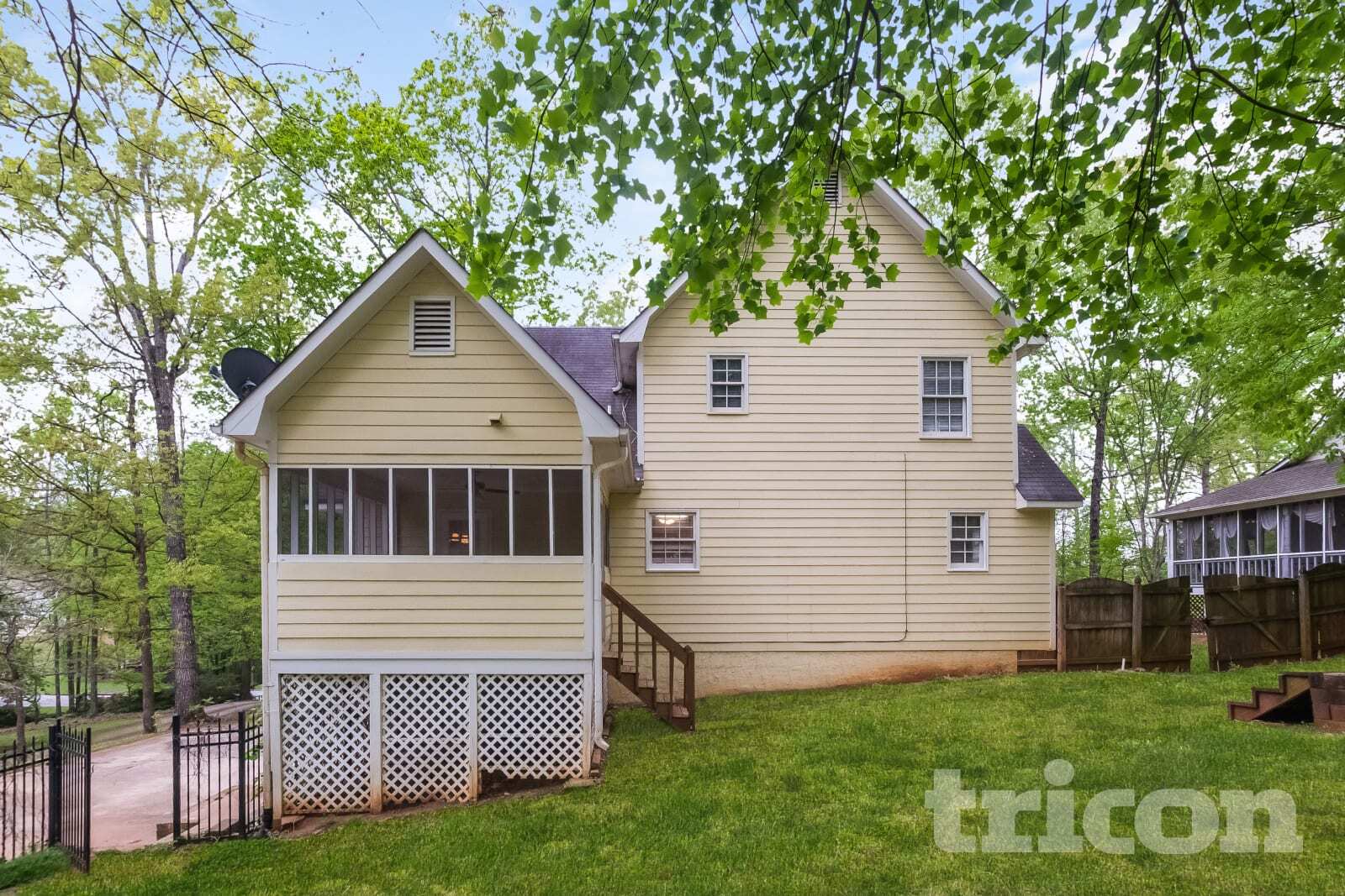 Building Photo - 321 Stratford Dr