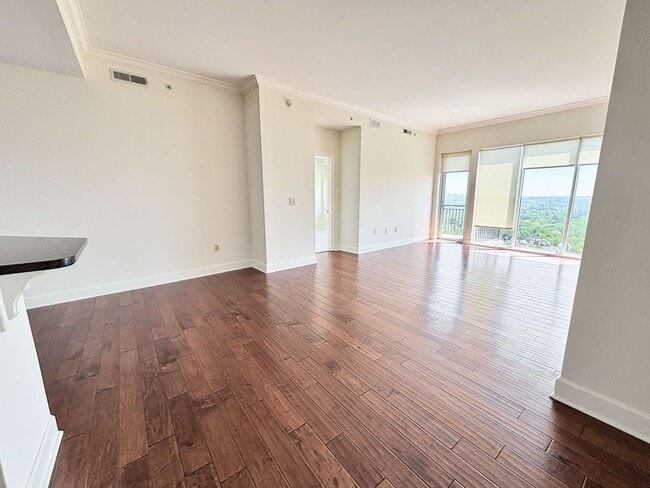 Building Photo - A 2 BR Lifestyle of Luxury at One Vinings Mountain!