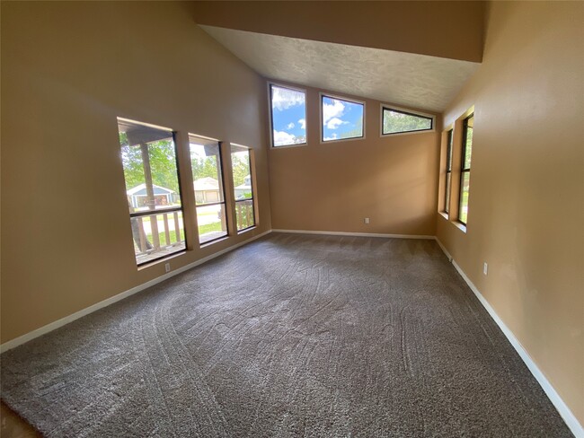 Building Photo - 24600 Darkwood Ct