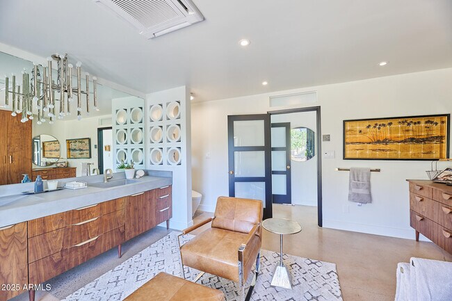 Building Photo - 4016 E Flynn Ln