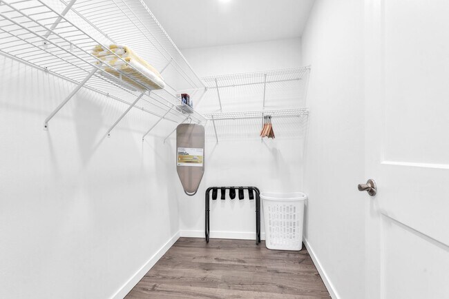Building Photo - Charming 3BD/2BTH Home with Private Backya...