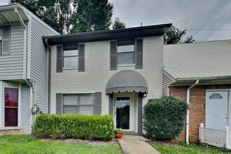 Building Photo - 2468 Hampstead Dr