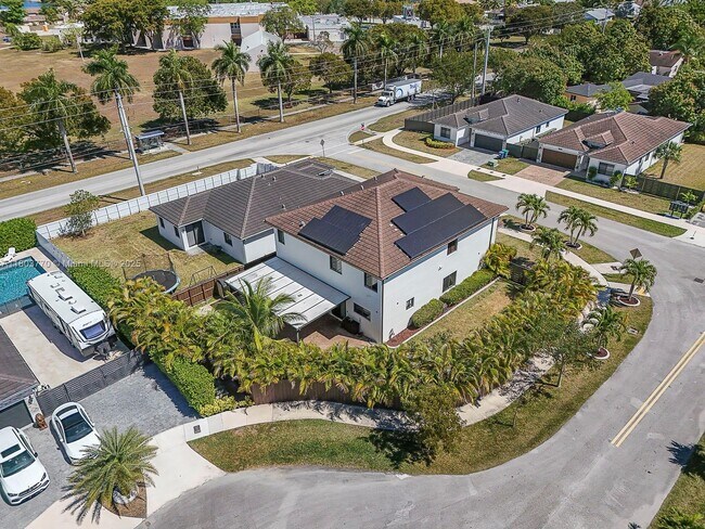 Building Photo - 16820 SW 109th Pl