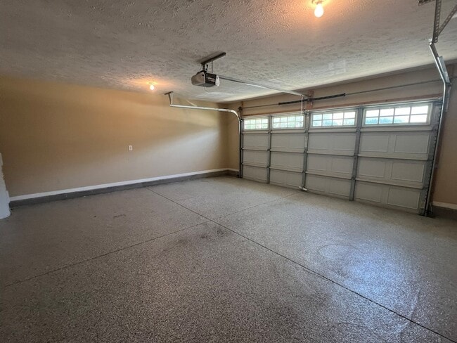 Building Photo - 904 Azeri Ave