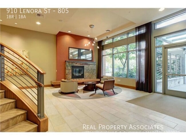 Building Photo - 910 Lenora St