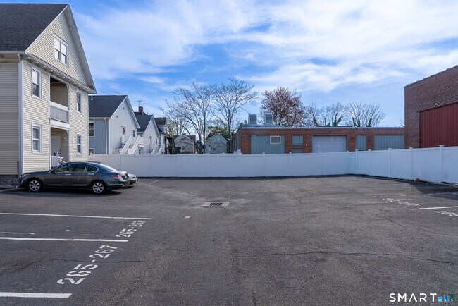 Building Photo - 259 Laurel Ave