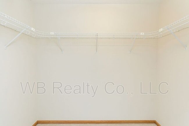 Building Photo - 10525 Hickory Dr