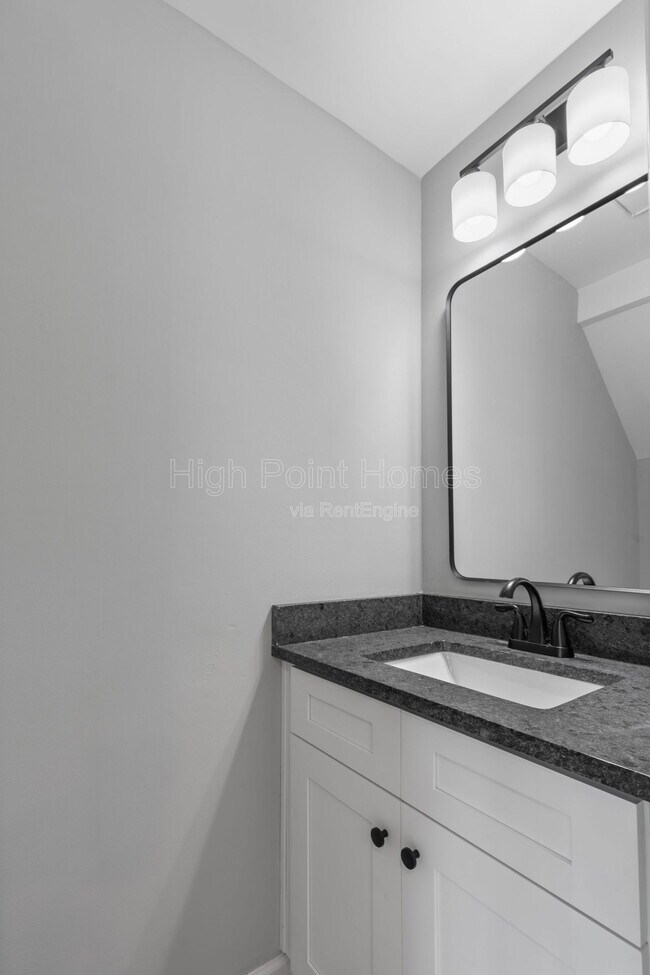 Building Photo - 400 Gallery Ln