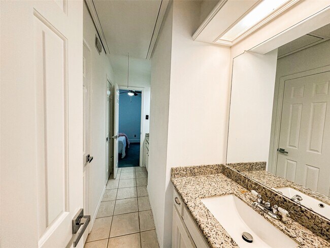 Building Photo - 1914 Hickory Lawn Dr