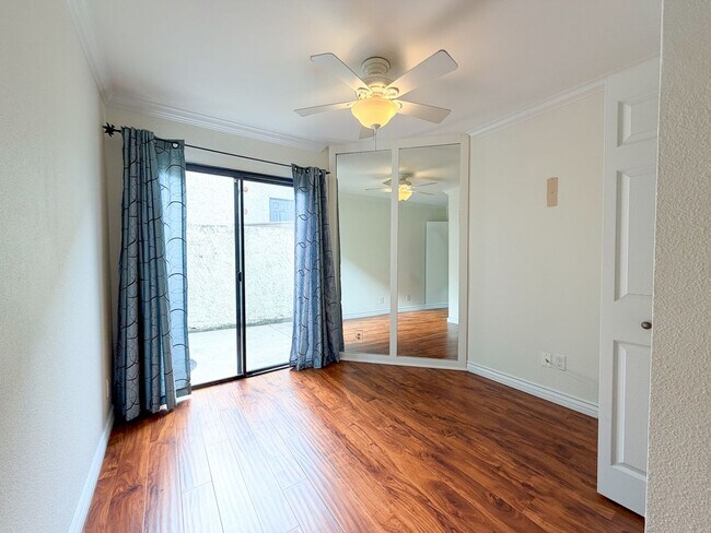 Building Photo - 407 Shoreview Dr