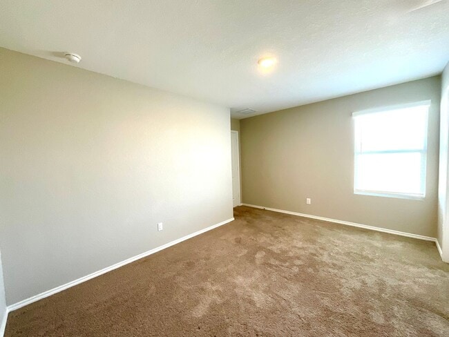 Building Photo - *MOVE IN SPECIAL* Modern Two-Story Home with Garage & Fenced Yard!