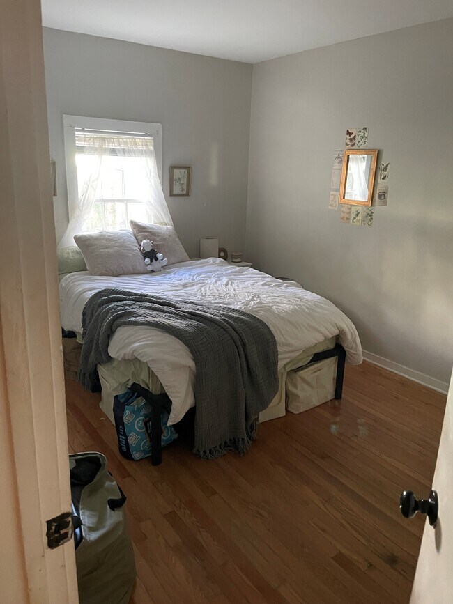 Bedroom - 90 Morris St