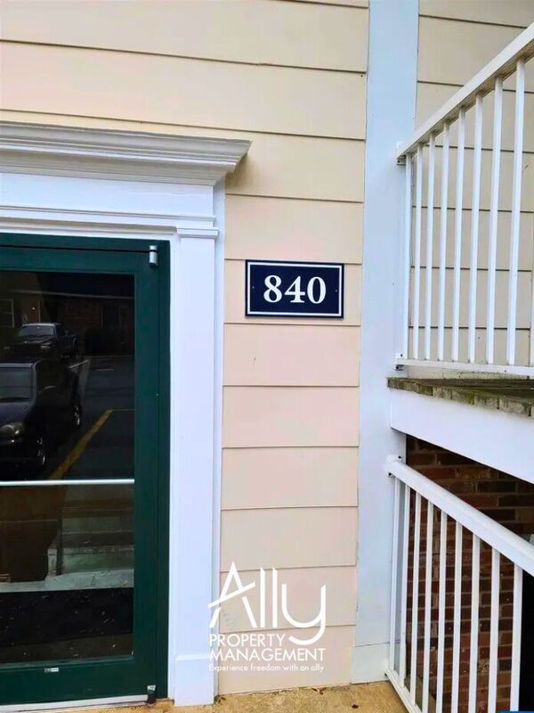 Building Photo - 840 Runnel Ct