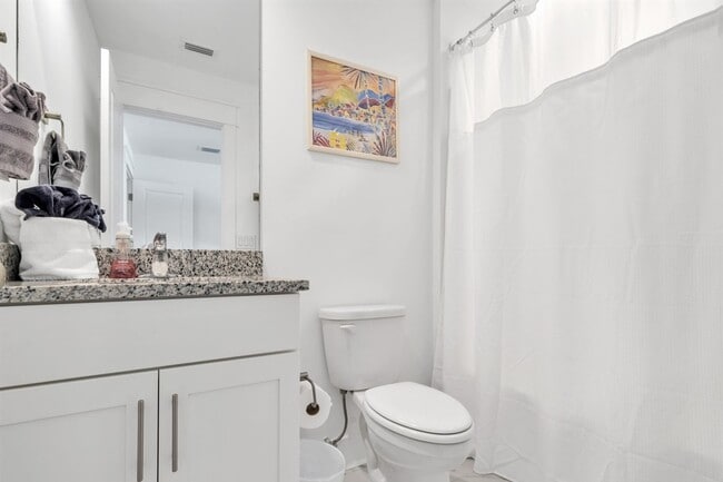Building Photo - Furnished Beach Rental Paradise