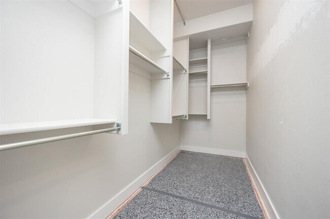 Building Photo - 2920 Edgefield Ln