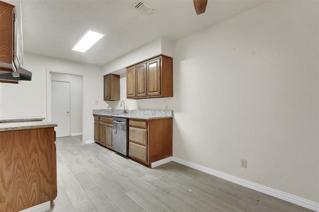 Building Photo - 411 S Las Vegas Trail