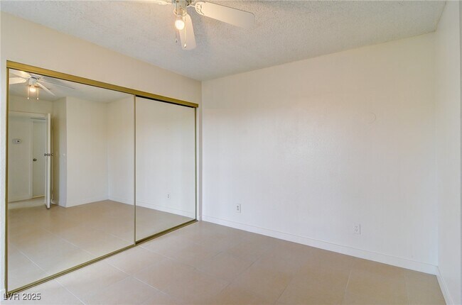 Building Photo - 2981 Country Manor Ln