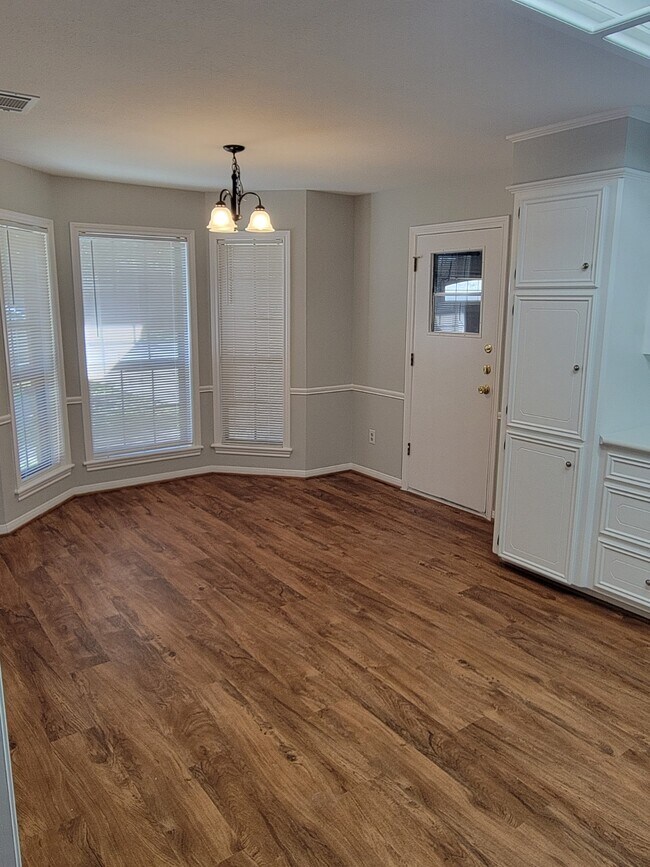 Building Photo - 3813 Brockhampton Dr