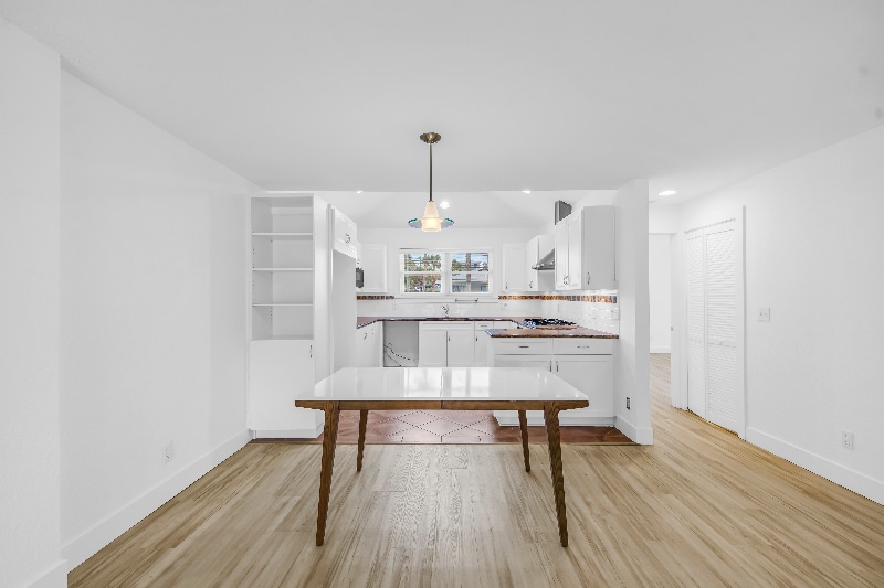 Building Photo - 2605 Pass a Grille Way