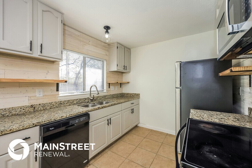Building Photo - 5050 Gordon Cooper Dr