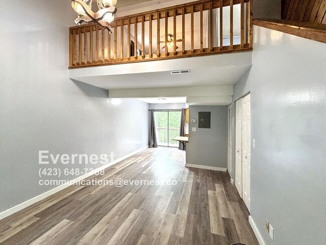 Building Photo - 3307 Pinewood Terrace
