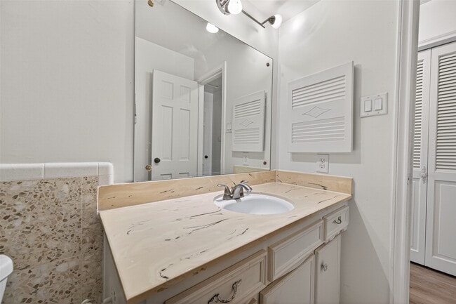 Building Photo - 5530 Holly St