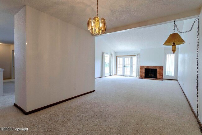 Building Photo - 909 Indian Hills Dr
