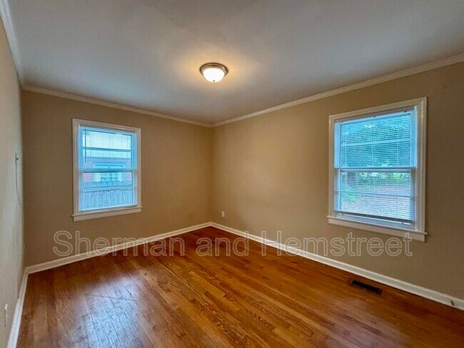 Building Photo - 3212 Sycamore Dr