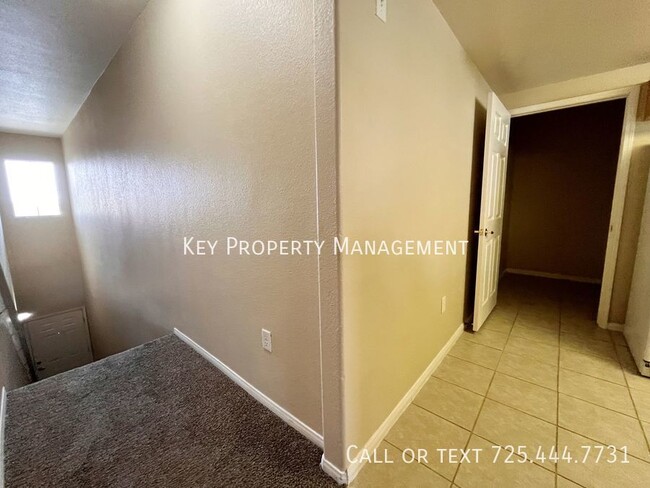 Building Photo - 2 BED 2 BATH CONDO IN GATED COMMUNITY NEAR...