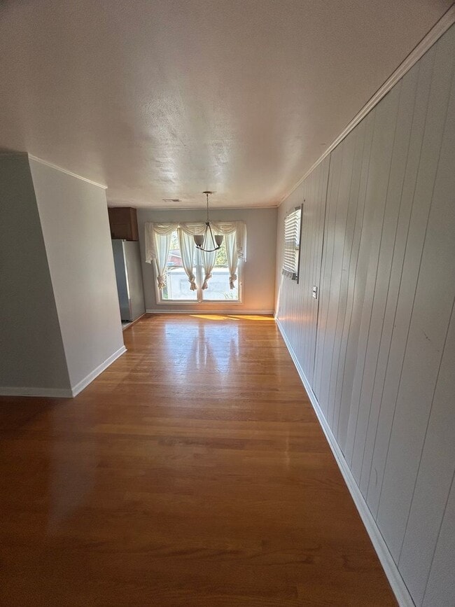 Building Photo - Beautiful 3 bed 3 bath home with finished ...