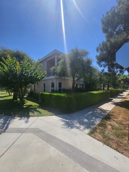 Building Photo - 3914 W Victory Blvd