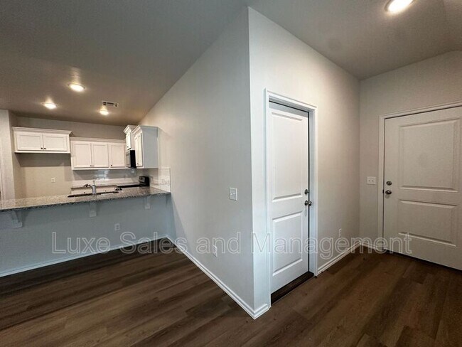 Building Photo - 3715 Franks Wy