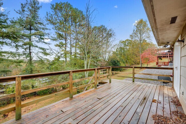 Building Photo - Spacious 3-Bedroom Home with Finished Basement and Scenic Views in Colonial Heights