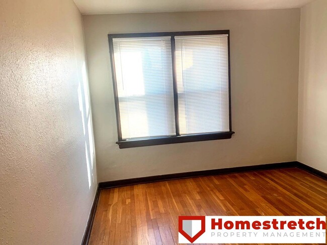 Building Photo - Cozy Two Bedroom Home! Move In Ready!!