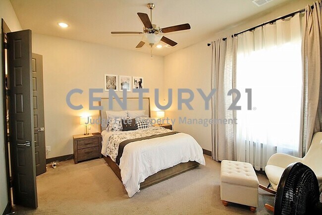 Building Photo - Gorgeous 2-Story 3/2.5/2 in Merion at Midt...